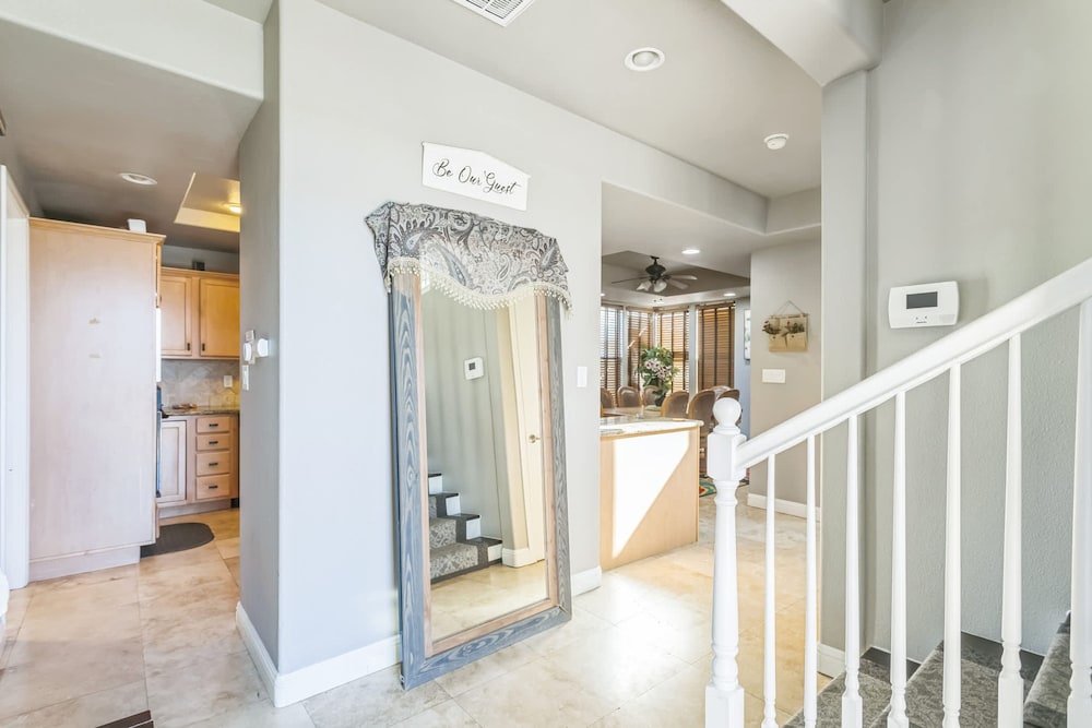 Beautiful Sunsets at 3BR Villa in Reno