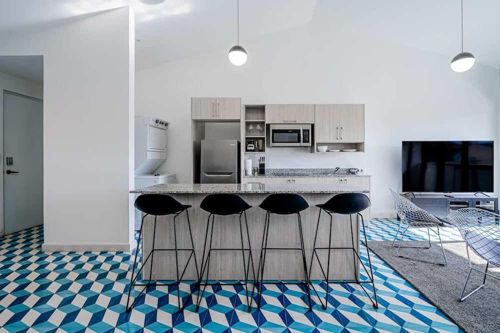 w Amazing 2BR in Santa Ana