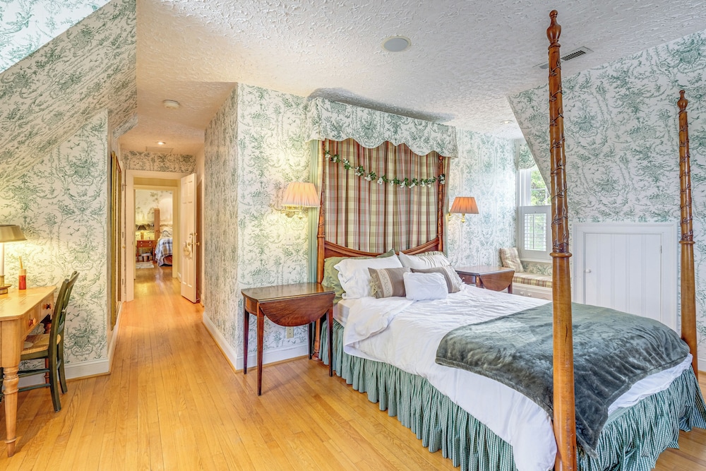 9-acre New River Retreat Near Radford University