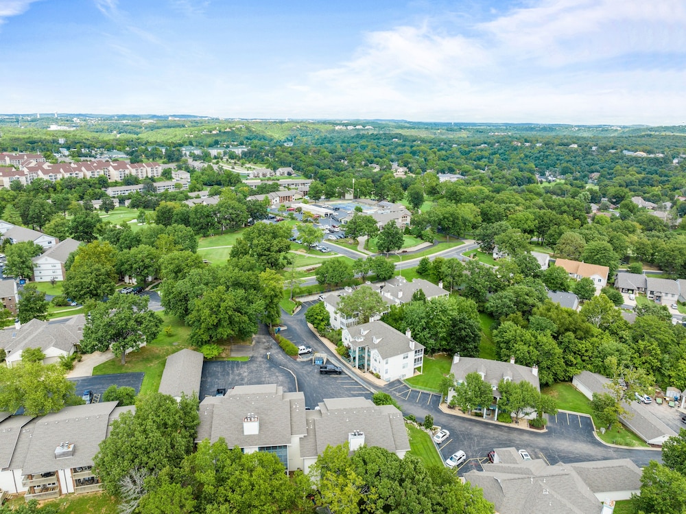 Bluffs Oasis 2 Bedroom Condo by RedAwning