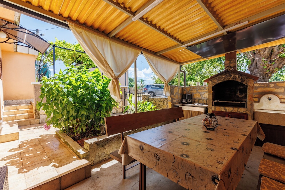 House Papinka With Private Pool & Garden