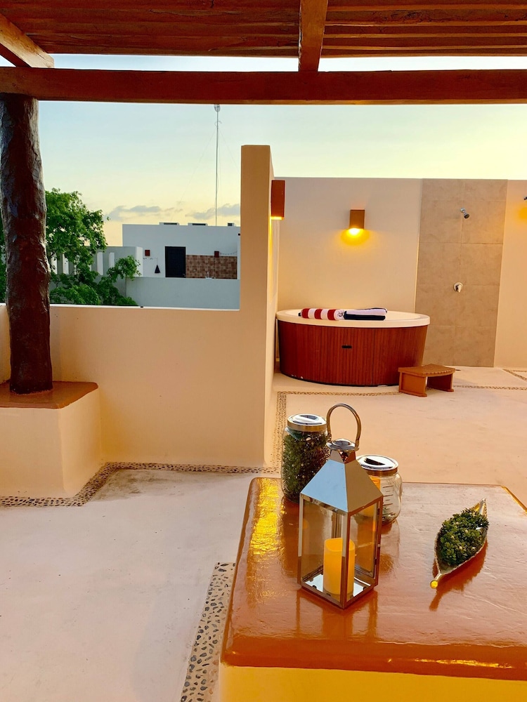 Sleeps 4-6-amazing 2 Bedroom Ph With Bbq & Jacuzzi