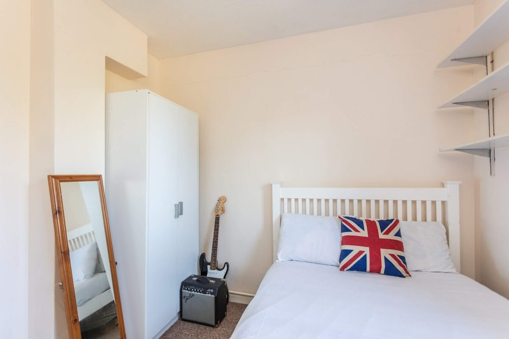 Spacious 2BD House W/private Garden - Kennington!