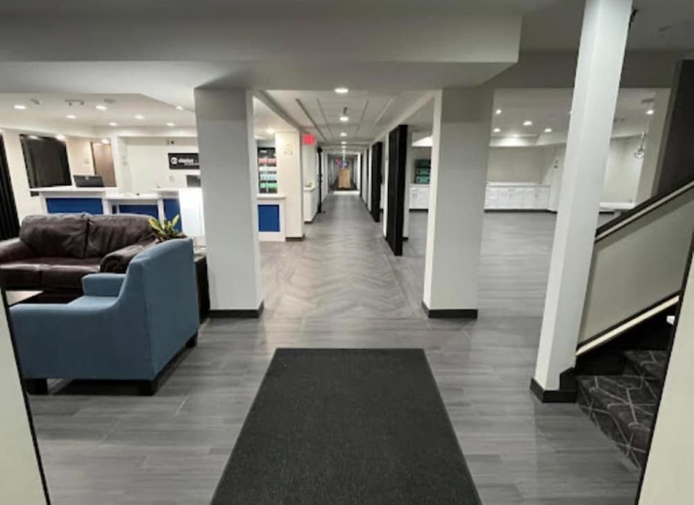 Clarion Pointe Milwaukee Airport