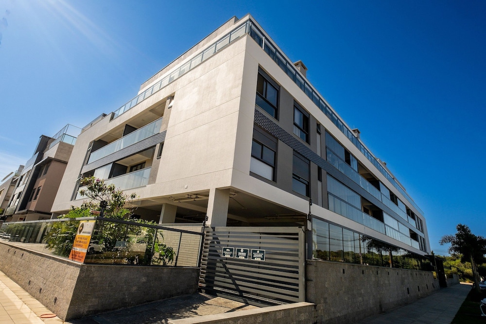High Standard Studio on the Sand in Floripa Irb205