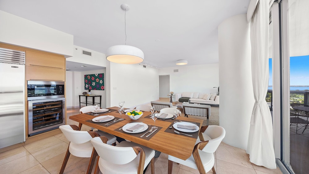 Luxury Vacation Rentals at The Setai by LRMB