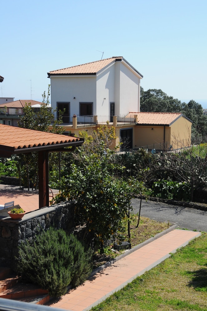 La Circumetnea B&B