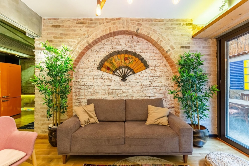 Missafir Apartment With Backyard in Nisantasi