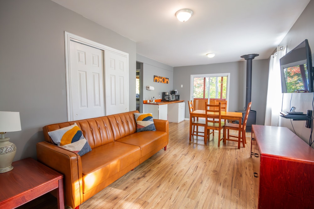 Lakepoint Cottage Resort