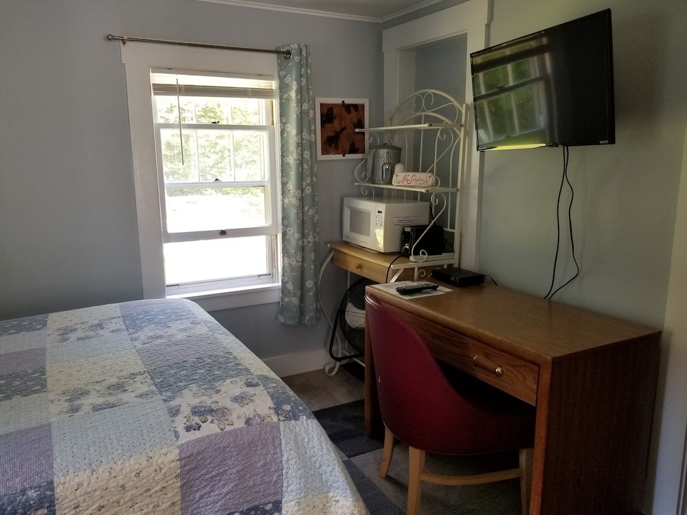 White Mountain Motel And Cottages