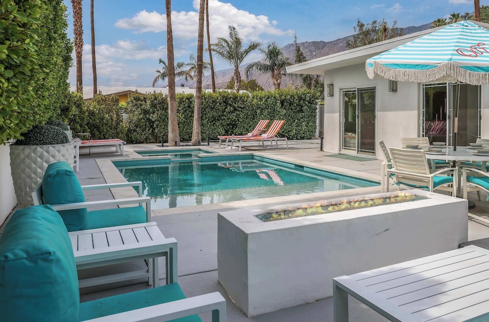 Villa L'orange Pool and Hot Tubs