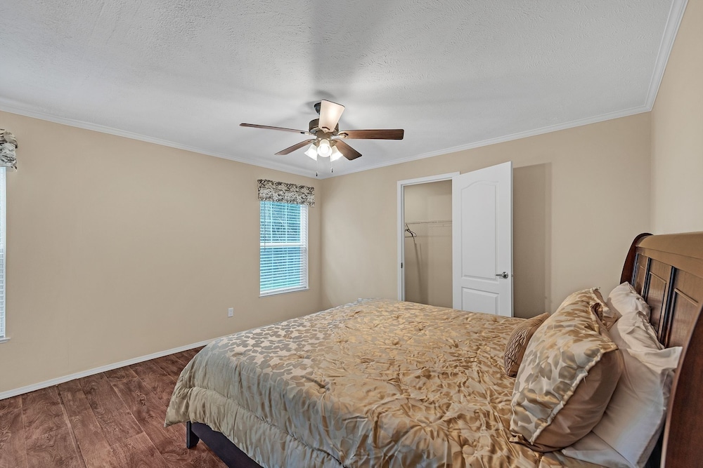 Lakeside Retreat W/ Beach Access & Kayaks 3 Bedroom Home