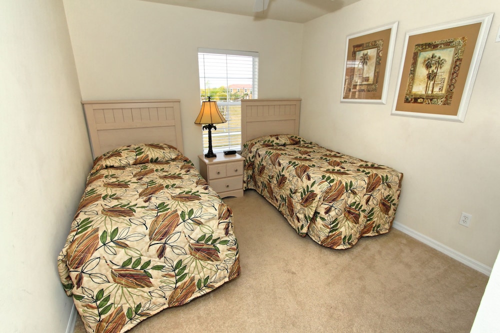 Mickeys Lodge by VillaDirect view 3