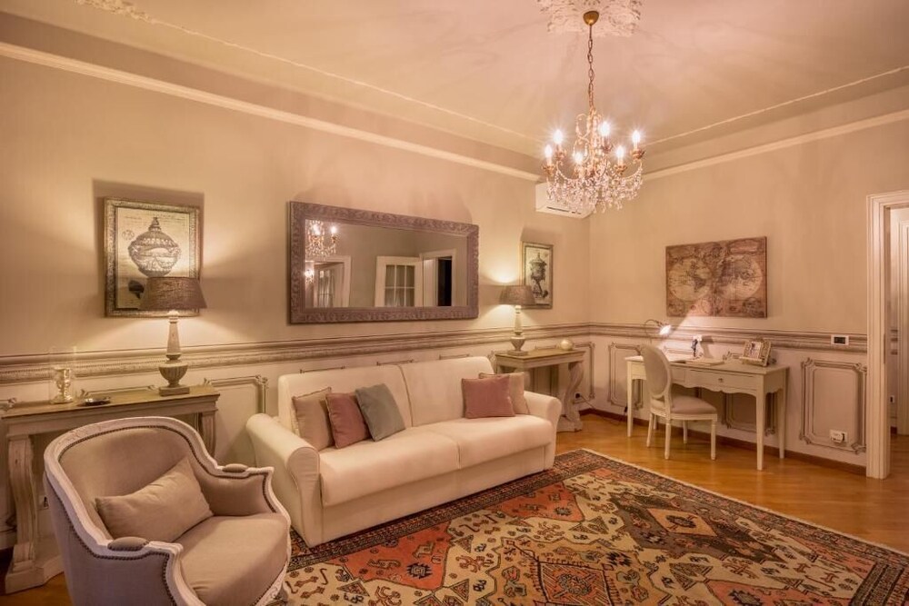 Αn enchanting residence in front of the Juliet house