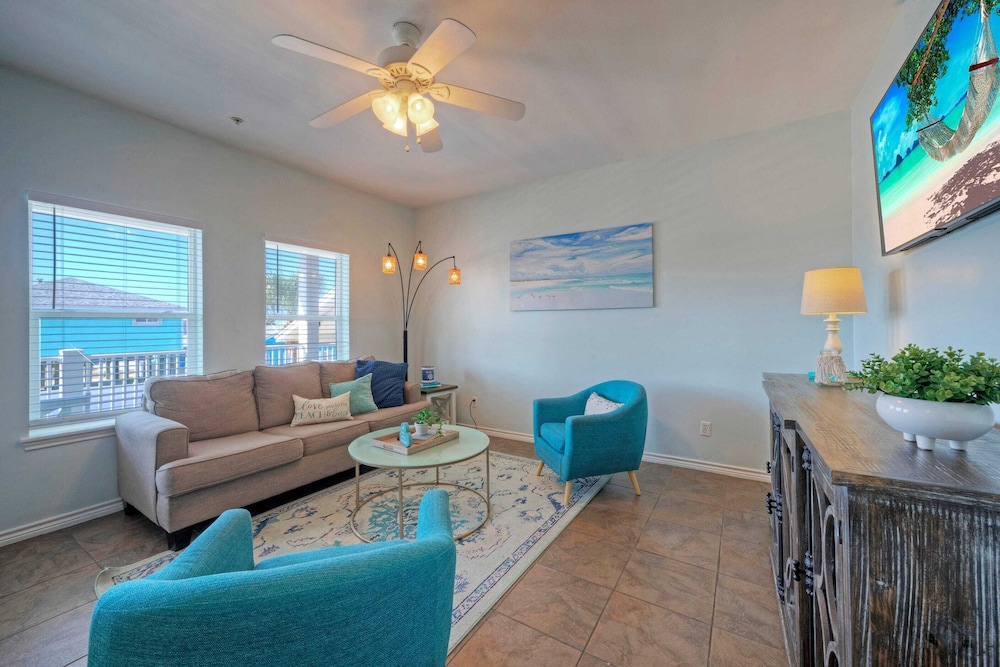2 Condos for 14 Guests at Costa Bahia Pool, Minutes to Beach, Pet-friendly