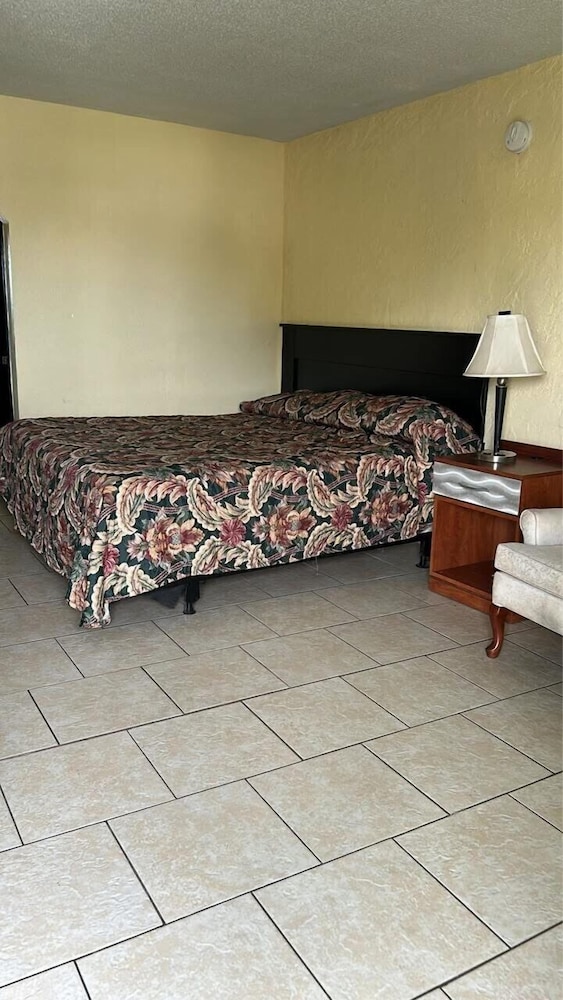 Sebastian Inn