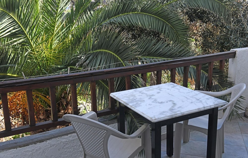 Nikos Studio 5 in Gialiskari view 4