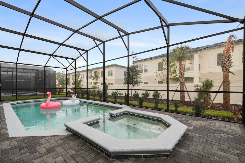 Ultimate Family Fun Retreat 10-bedroom Luxury Home