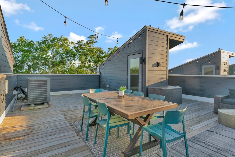 Rooftop Deck 2 Car Garage Near Downtown Nashville