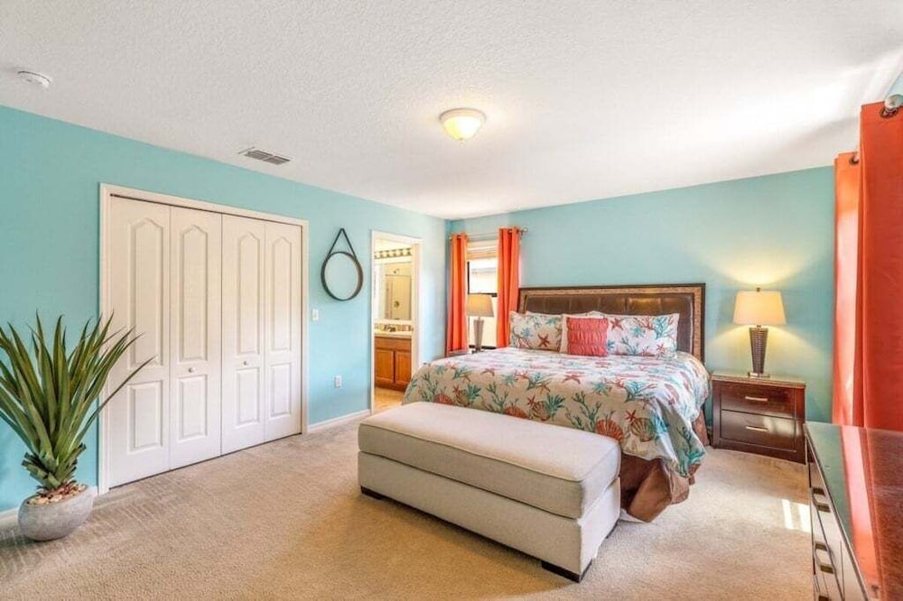Luxury 4br Retreat W/ Pool, Game Room Near Disney 4 Bedroom Villa