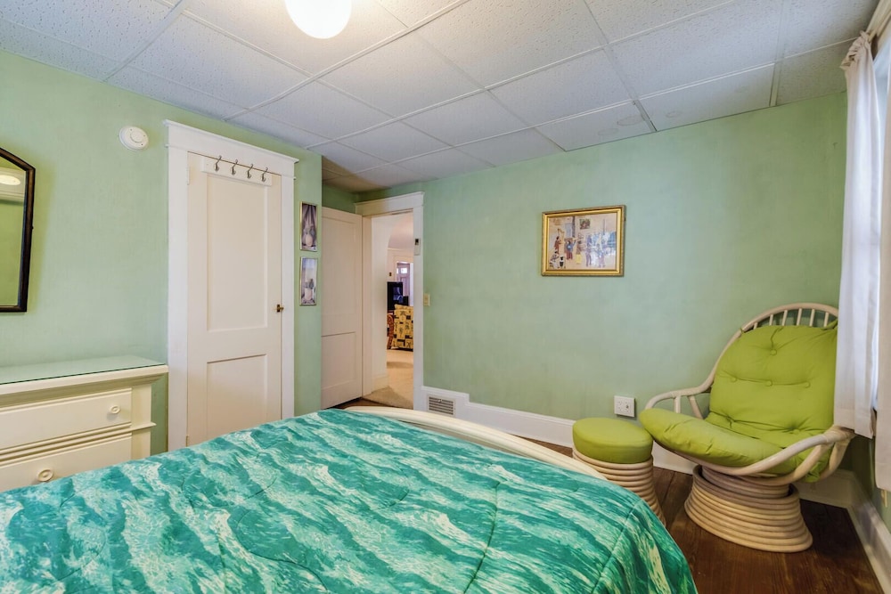 Hickman Street 208a