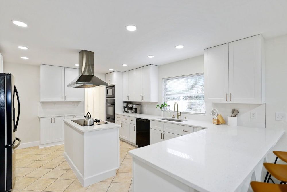 Golden Retreat: Expansive 6BR Home w Heated Pool ~