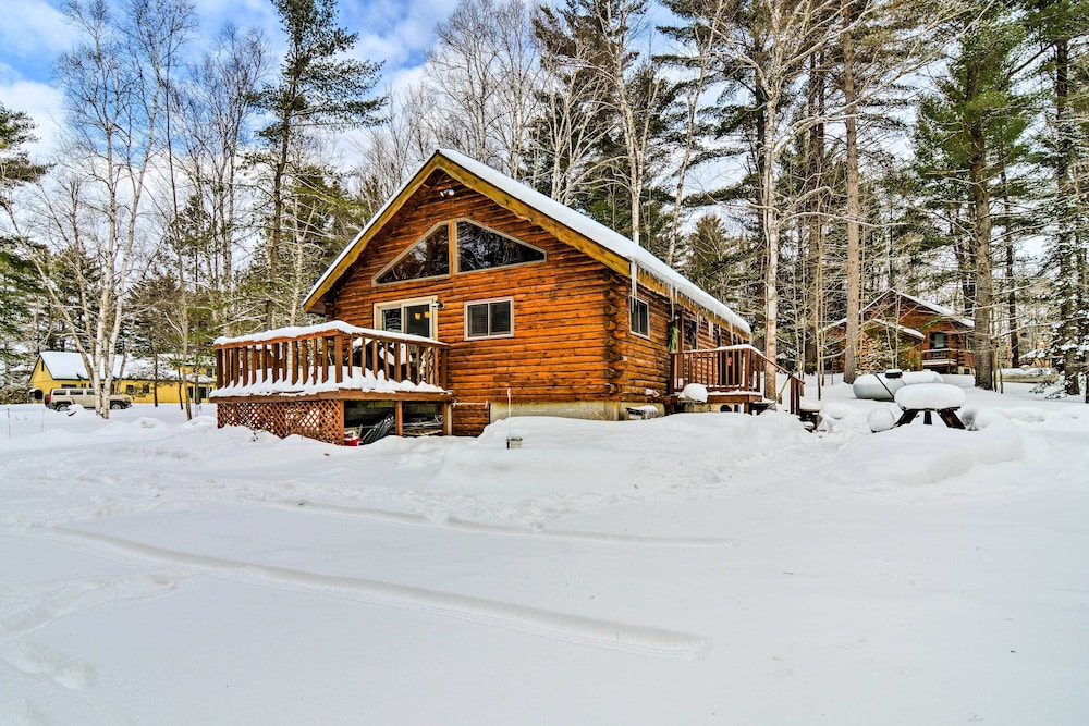 Cozy Manistique Cabin w/ Deck, Grill & Fire Pit! view 4