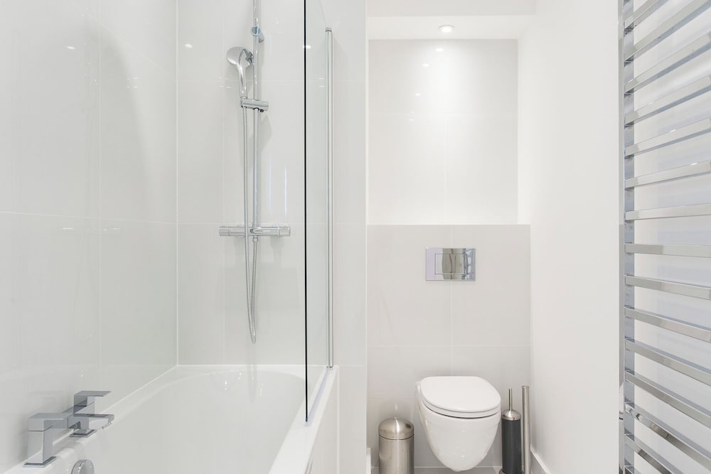 JOIVY 2-bed flat in West London