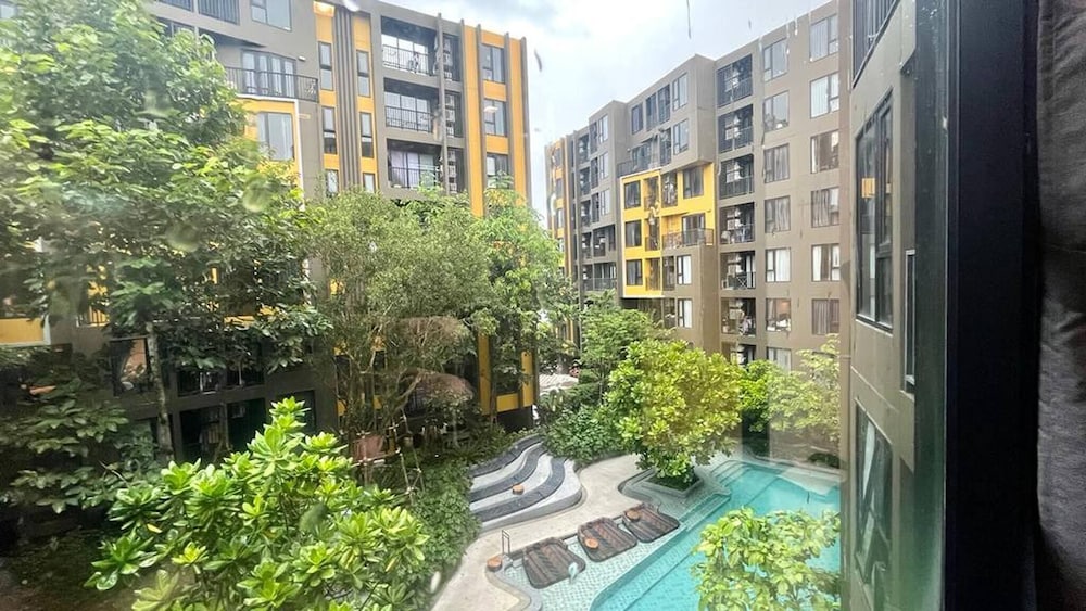 The Base - New Studio Great Location, Shared Pool