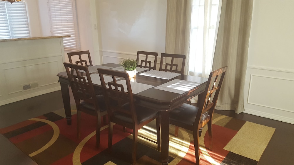 Great 2 Floor house in Beverly-wood