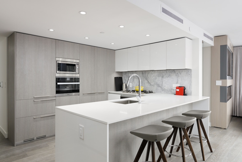 1111 Richards - 1407