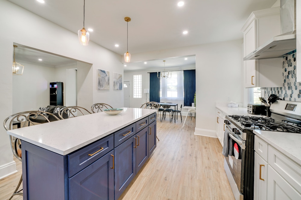 4 Mi to Dtwn: Pet-friendly Home in Pittsburgh