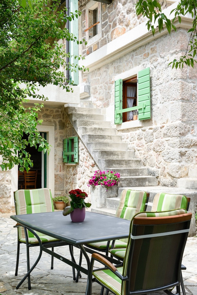 Traditional Stone House Adrian view 5