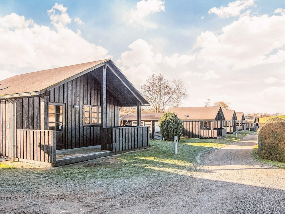 5 Person Relaxing Holiday Park Home in Ronde