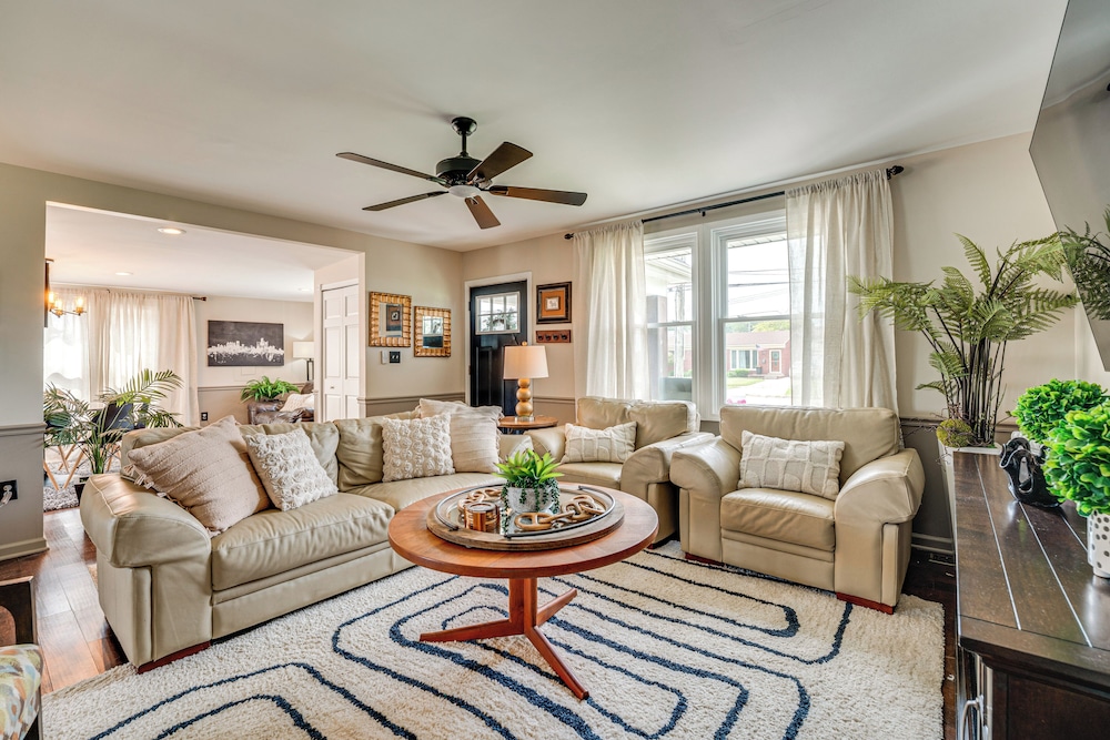 Canal-front St Clair Shores Home: 2 Mi to Dtwn