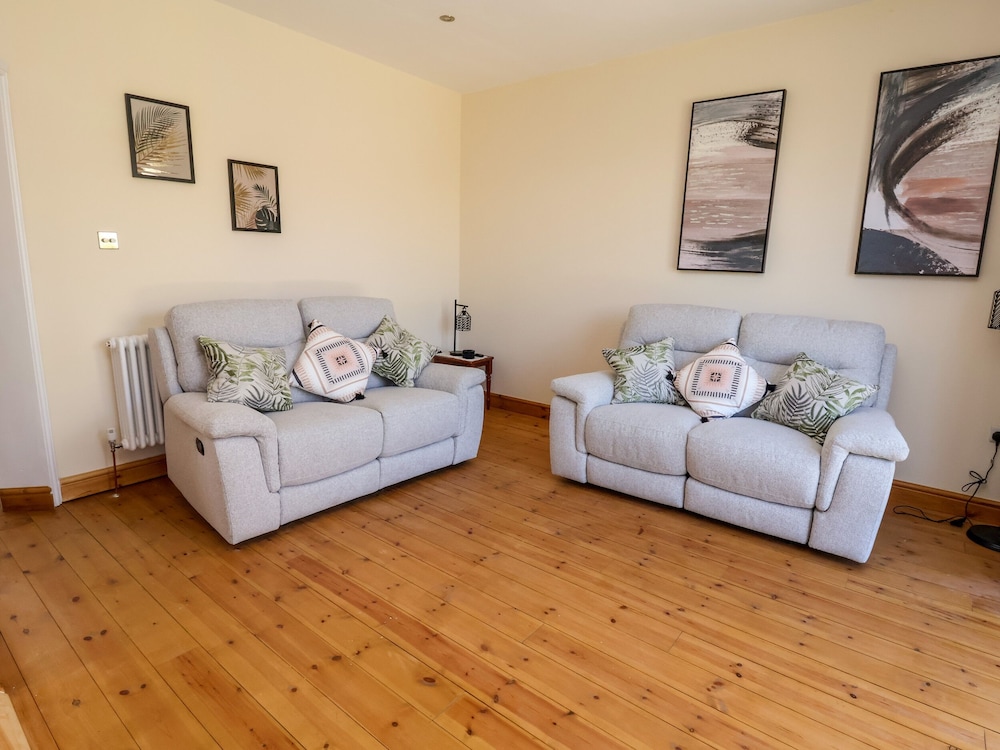 3 Rhyd Drive