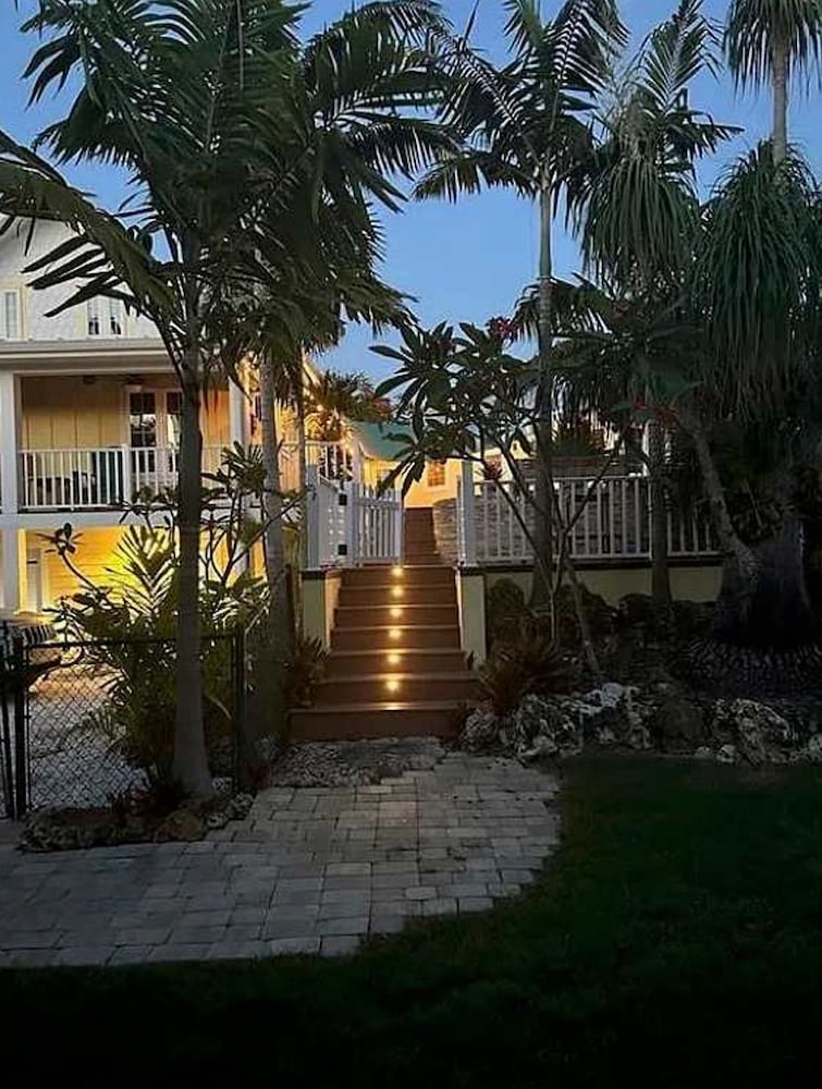 NEW Jungle Paradise Treehouse Suite With Resort Amenities Elevator Access Outdoor Kitchen Lagoon Lazy River Pool RV Hook up