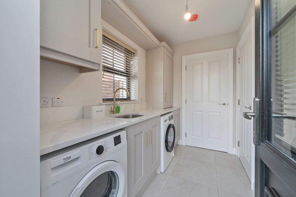 Modern Entire Home Retreat in Newry