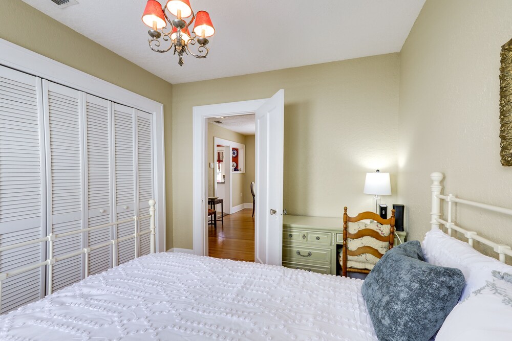 Charming St Petersburg Bungalow 2 Mi to Downtown! view 2