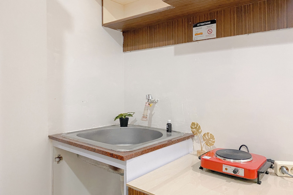 Good Place And Comfortable 2Br At Green Pramuka City Apartment