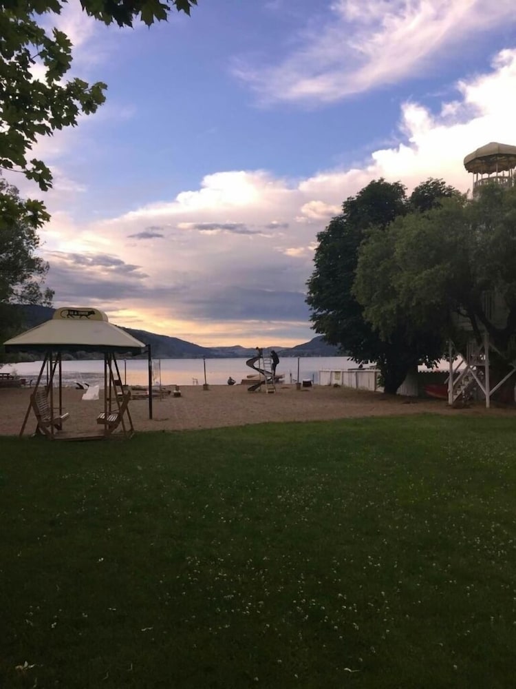 Kokanee Beach Resort Motel