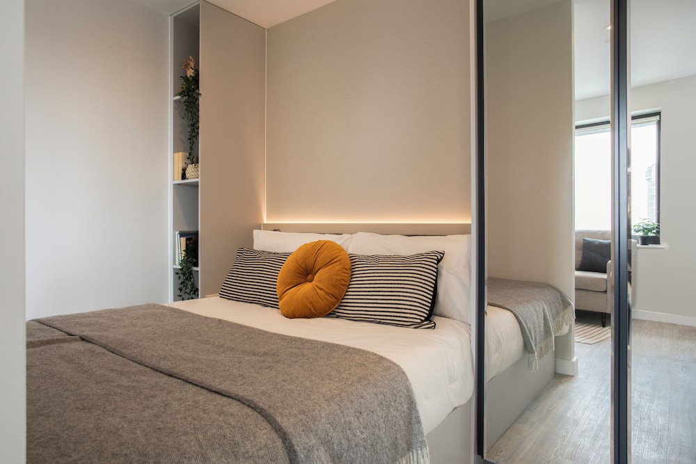 StayCozy at Enclave Croydon