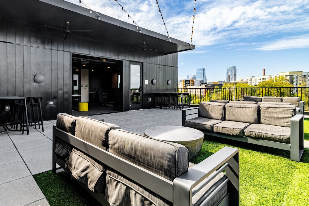 Lindsley by Avantstay Balcony Modern Design A Downtown Location