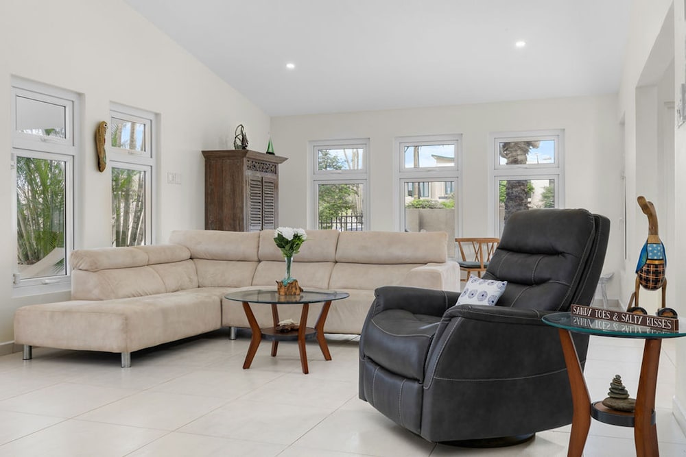 Central 4br3ba Villa w Ocean Views Private Pool