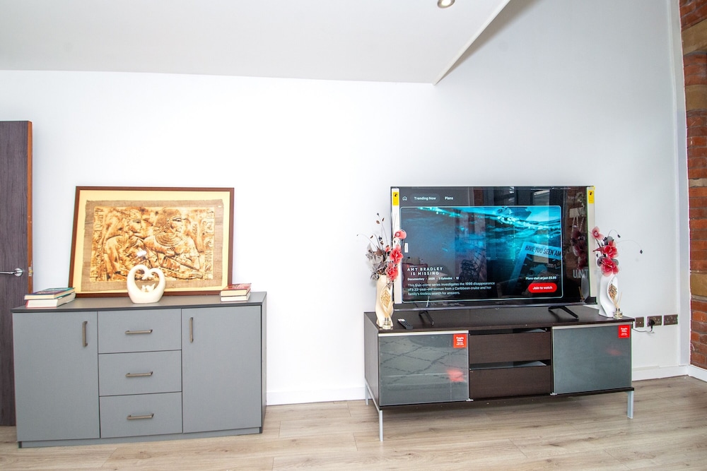 New Apartment - Sleeps 4 - Parking - City Centre
