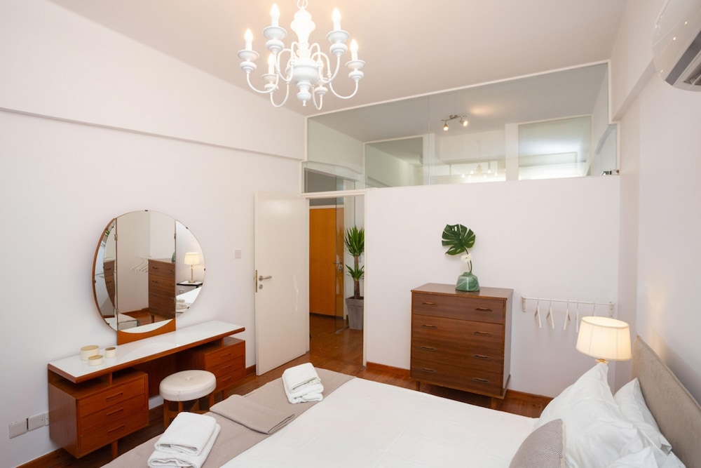 1-80 Collection Apt 301