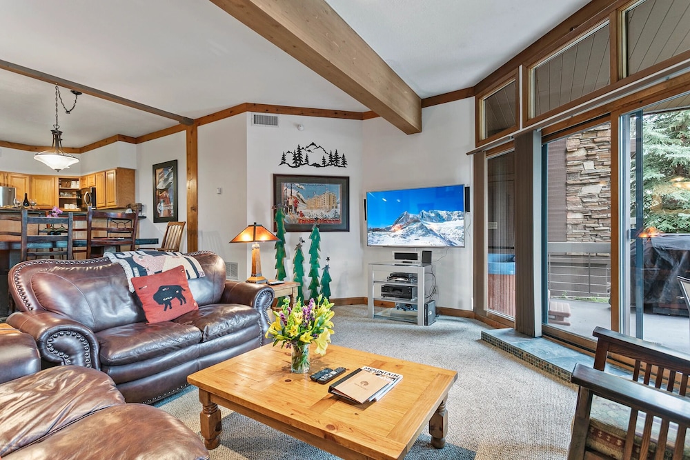 Powder Run at Deer Valley Resort - Two Bedroom Condo with Hot Tub #A12 2 Condo