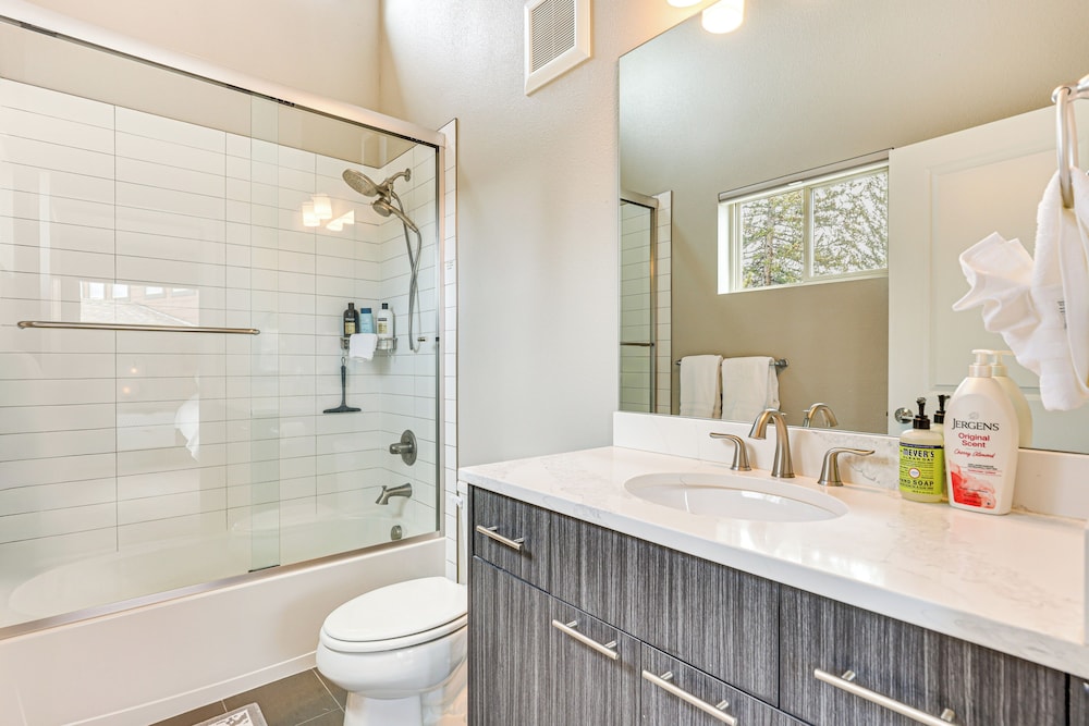 Walk to Dtwn: Fraser Retreat w/ Hot Tub & Views!