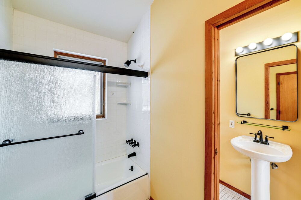 Golf, Fish & Ski: Retreat w/ Game Room in Thompson