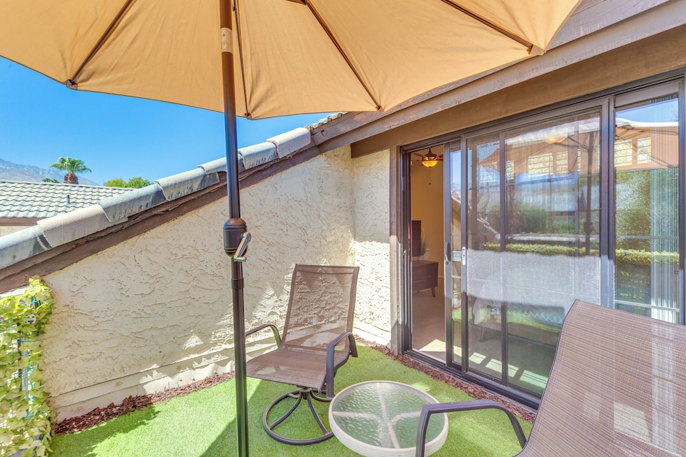 Resort-style Palm Springs Townhome w/ Pool Access